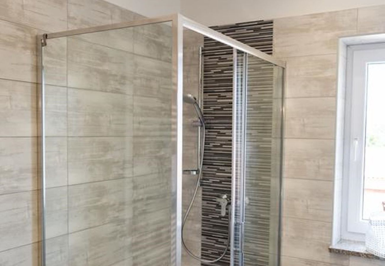 Apartment in Fažana - Modern Three Bedroom Apartment - Flowers B