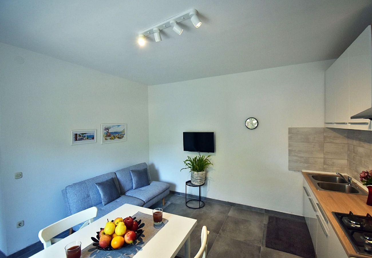 Apartment in Fažana - Lovely One Bedroom Apartment - Flowers A