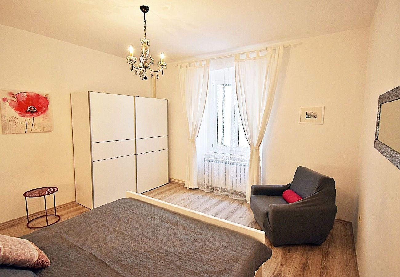 Apartment in Fažana - Lovely One Bedroom Apartment - Flowers A