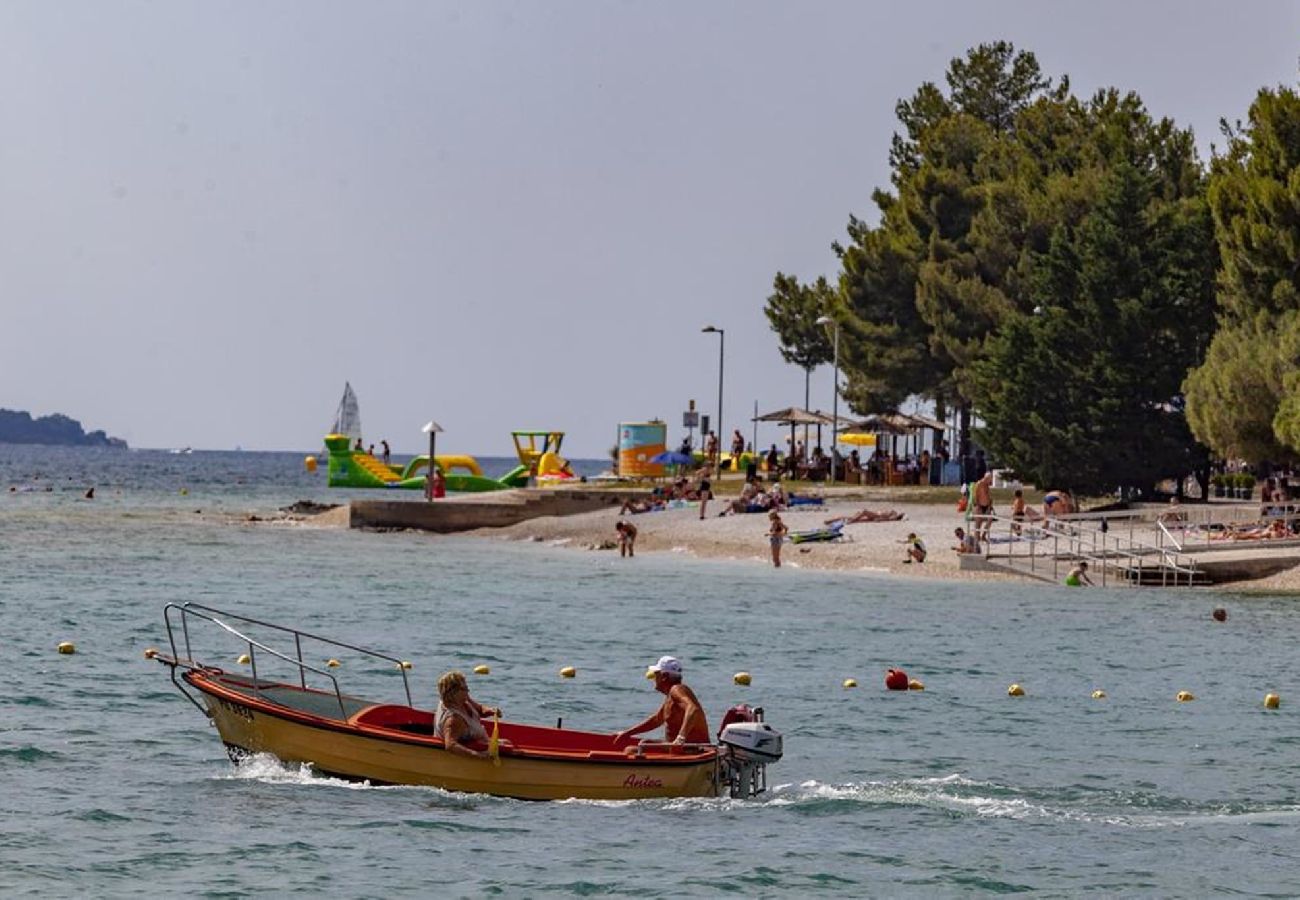 Apartment in Fažana - Lovely One Bedroom Apartment - Flowers A