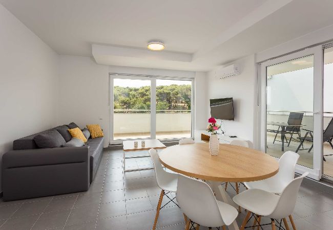 Apartment in Premantura - Villa Frida - Apartment Rosemary with Balcony 