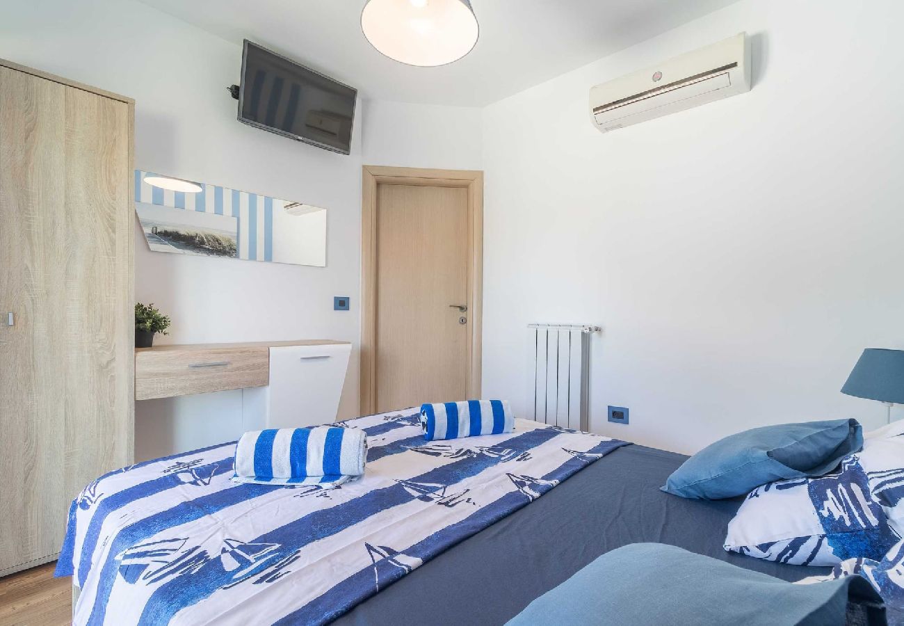 Villa in Valtura - IstraKamen - Pool, Jacuzzi, Basketball & Volleyball