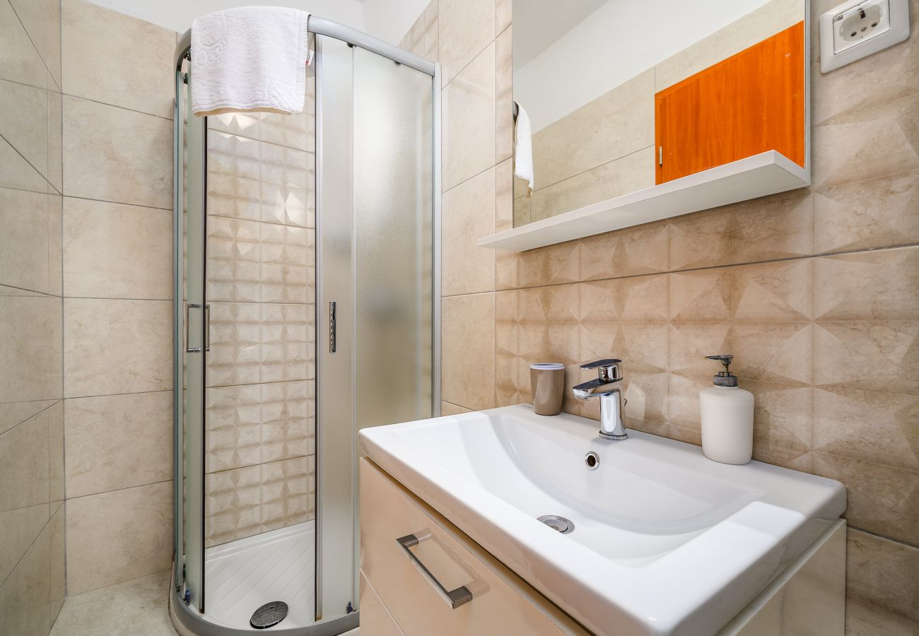 Apartment in Drenje - Relaxing Summer Apartment - Pool, Sauna, Jacuzzi 1