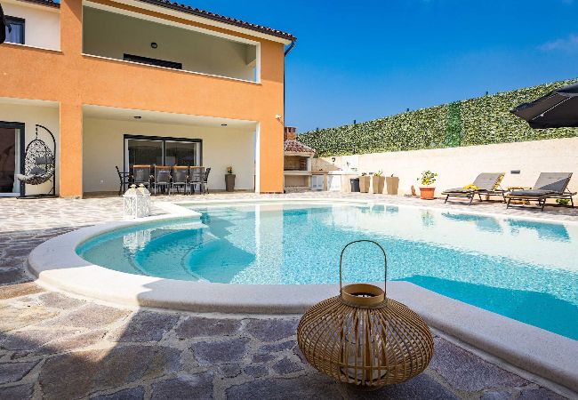 Villa in Pula - Villa Nur Amela - Pool, Jacuzzi, Darts