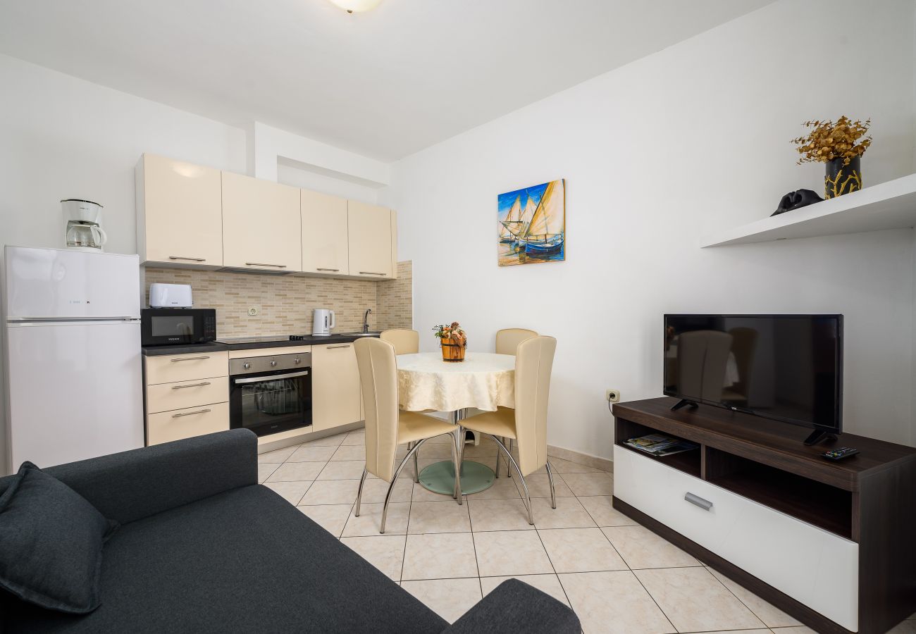 Apartment in Drenje - Relaxing Summer Apartment - Pool, Sauna, Jacuzzi 2