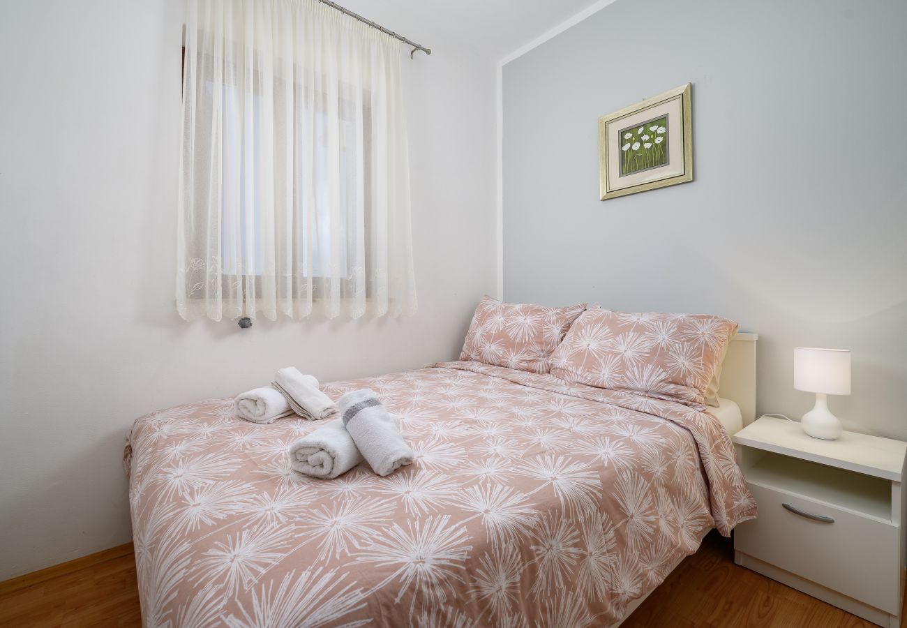 Apartment in Drenje - Relaxing Summer Apartment - Pool, Sauna, Jacuzzi 2