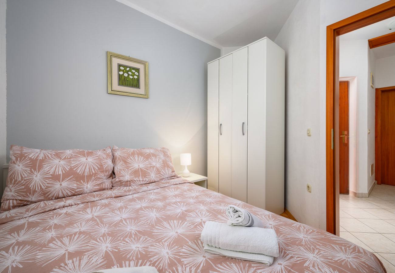 Apartment in Drenje - Relaxing Summer Apartment - Pool, Sauna, Jacuzzi 2