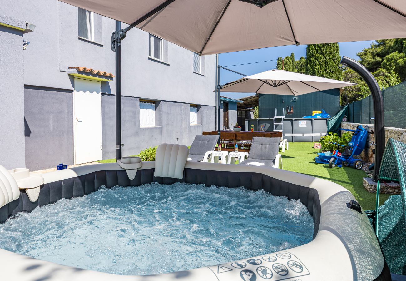 Apartment in Vodnjan - Kristijan & Jelena - Pool, Jacuzzi, Playground 