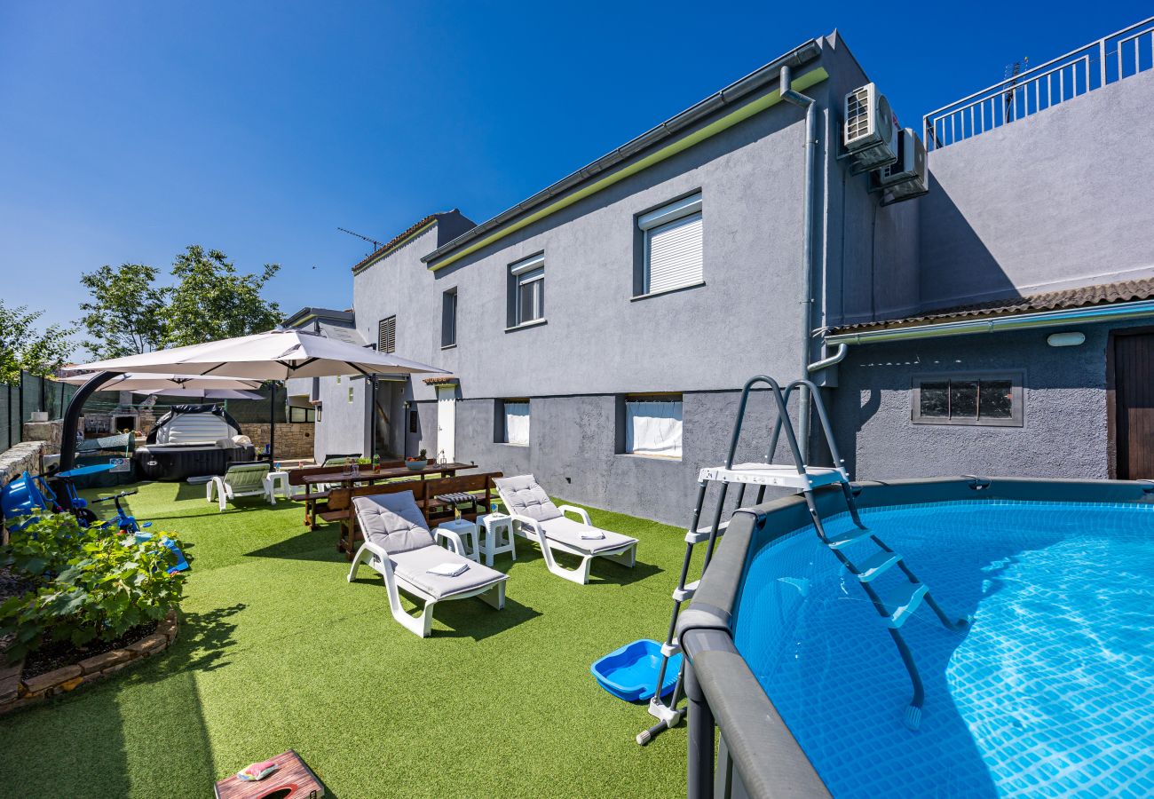 Apartment in Vodnjan - Kristijan & Jelena - Pool, Jacuzzi, Playground 