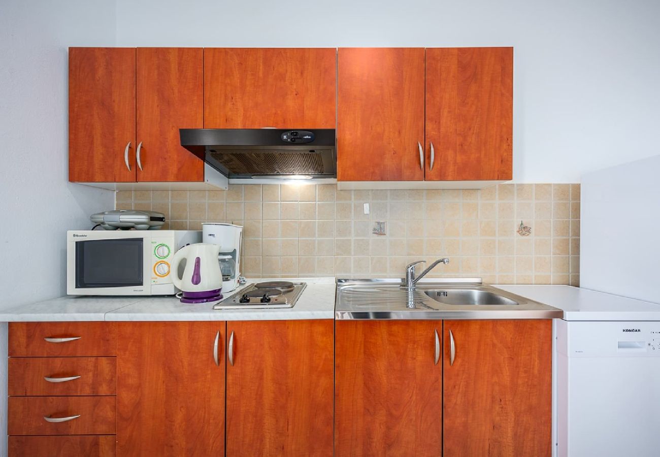 Apartment in Drenje - Relaxing Summer Apartment - Pool, Sauna, Jacuzzi 4