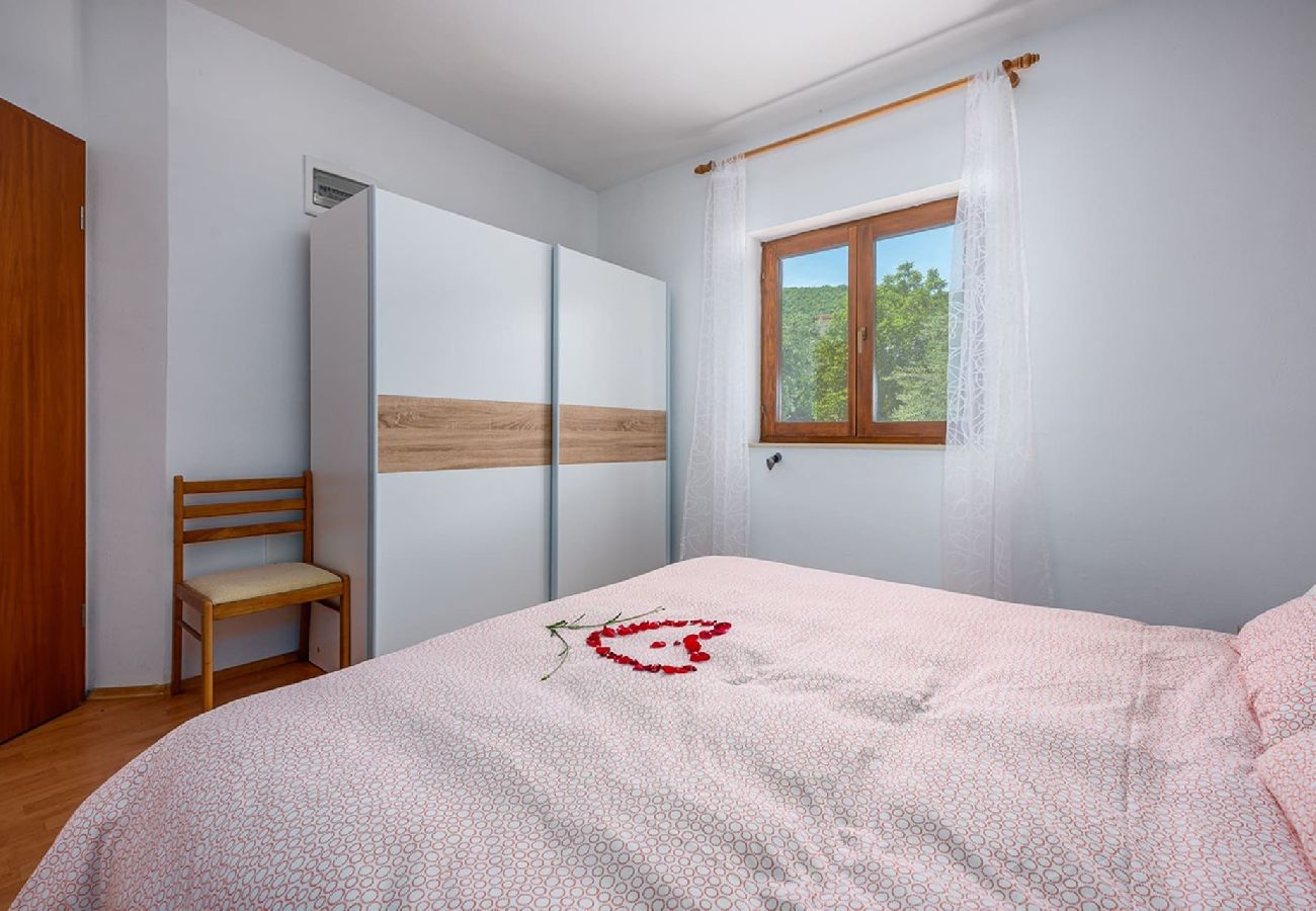 Apartment in Drenje - Relaxing Summer Apartment - Pool, Sauna, Jacuzzi 4