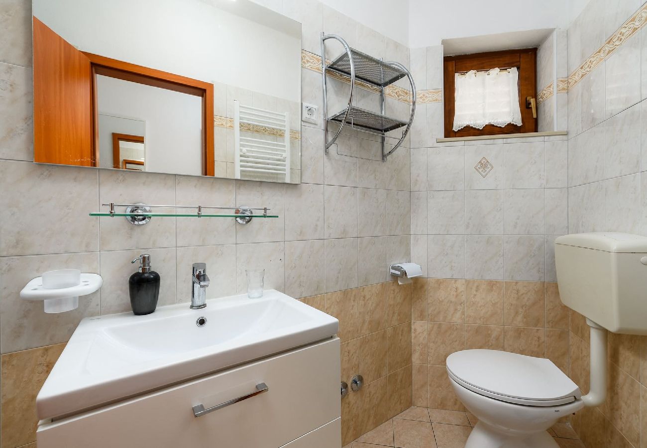 Apartment in Drenje - Relaxing Summer Apartment - Pool, Sauna, Jacuzzi 4