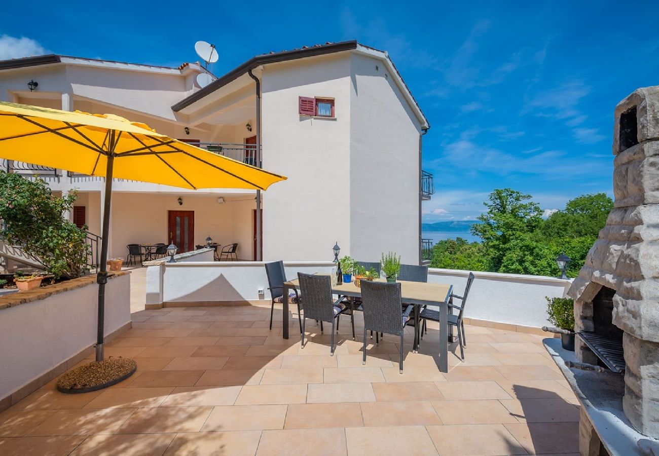 Apartment in Drenje - Relaxing Summer Apartment - Pool, Sauna, Jacuzzi 4