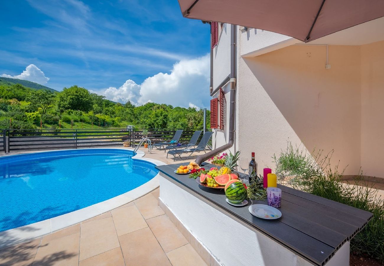 Apartment in Drenje - Relaxing Summer Apartment - Pool, Sauna, Jacuzzi 4