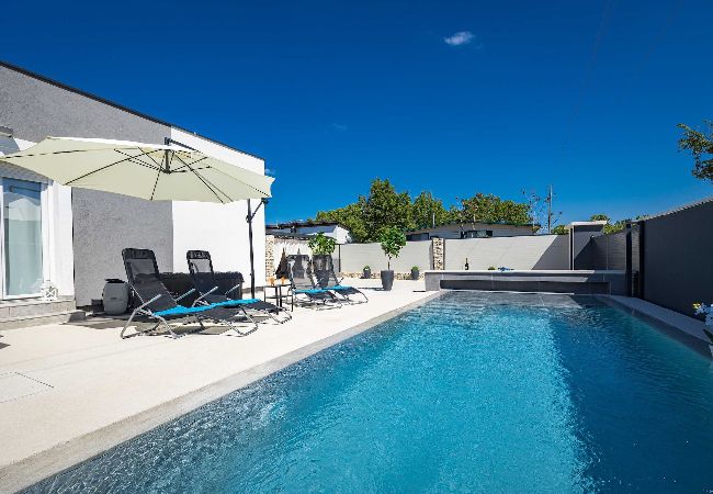 Villa in Gajana - Villa Marsel (4+2) - Private Pool and Jacuzzi 