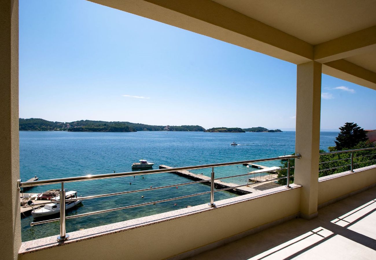 Apartment in Supetarska Draga - Villa Gulli - Apartment Gold with Private Beach