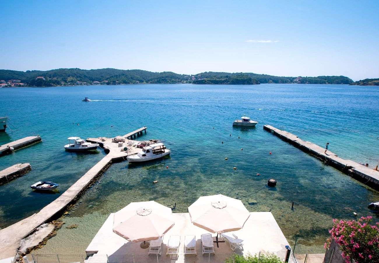 Apartment in Supetarska Draga - Villa Gulli - Apartment Gold with Private Beach