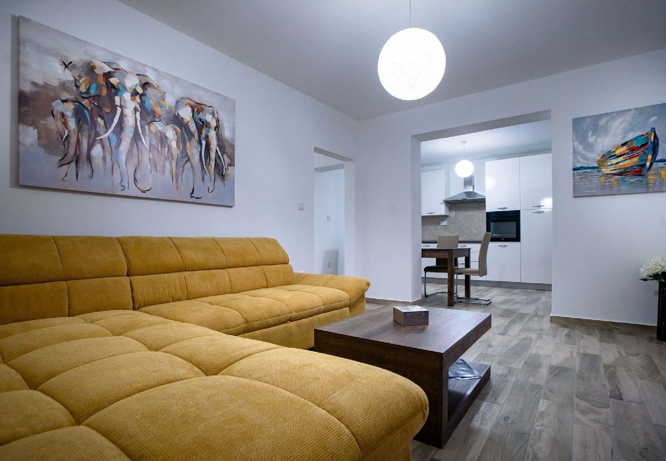 Apartment in Supetarska Draga - Villa Gulli - Apartment Gold with Private Beach