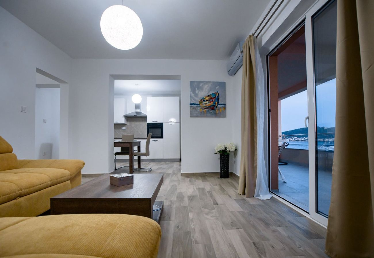 Apartment in Supetarska Draga - Villa Gulli - Apartment Gold with Private Beach