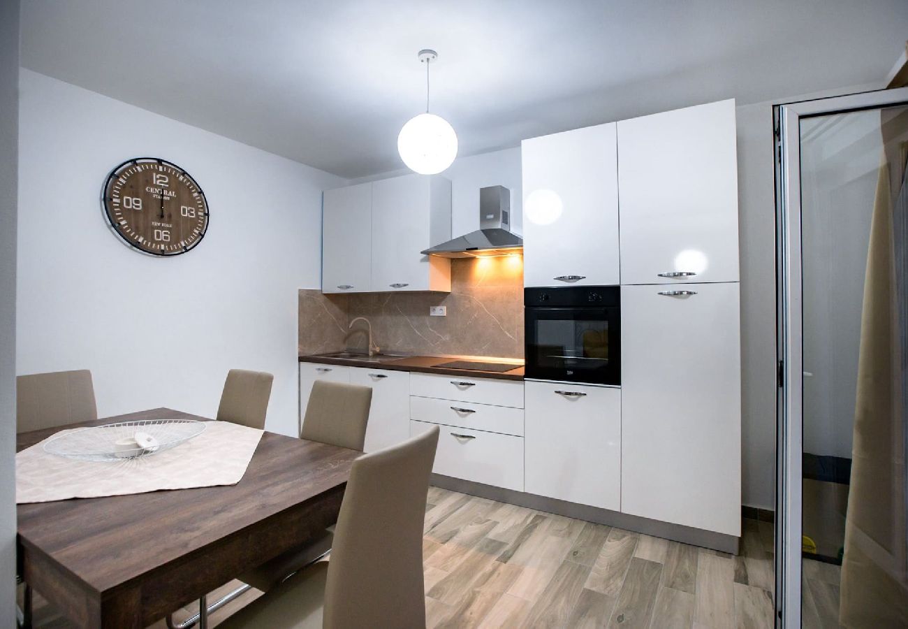 Apartment in Supetarska Draga - Villa Gulli - Apartment Gold with Private Beach