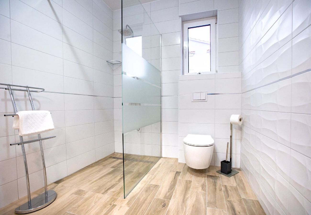 Apartment in Supetarska Draga - Villa Gulli - Apartment Gold with Private Beach