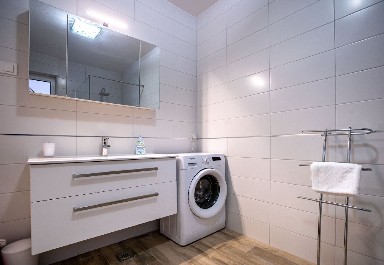 Apartment in Supetarska Draga - Villa Gulli - Apartment Gold with Private Beach