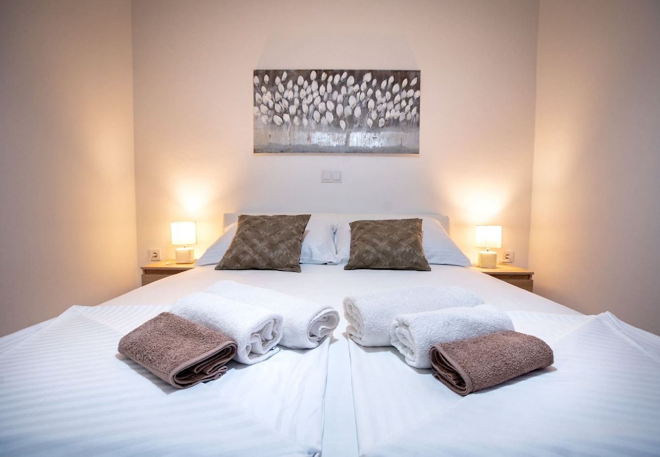 Apartment in Supetarska Draga - Villa Gulli - Apartment Gold with Private Beach