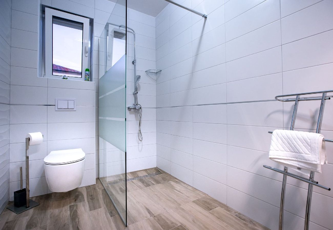 Apartment in Supetarska Draga - Villa Gulli - Apartment Gold with Private Beach