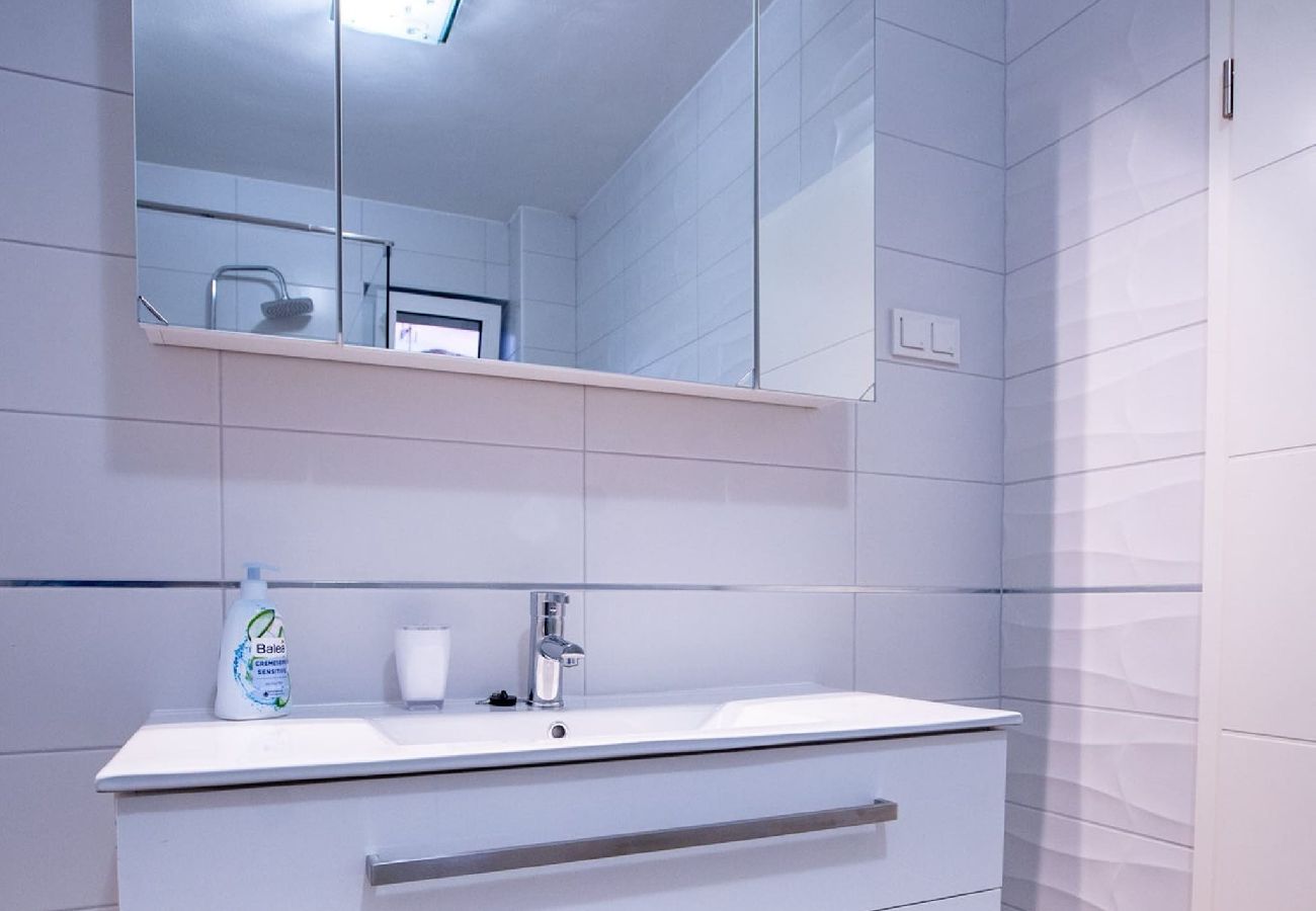 Apartment in Supetarska Draga - Villa Gulli - Apartment Gold with Private Beach