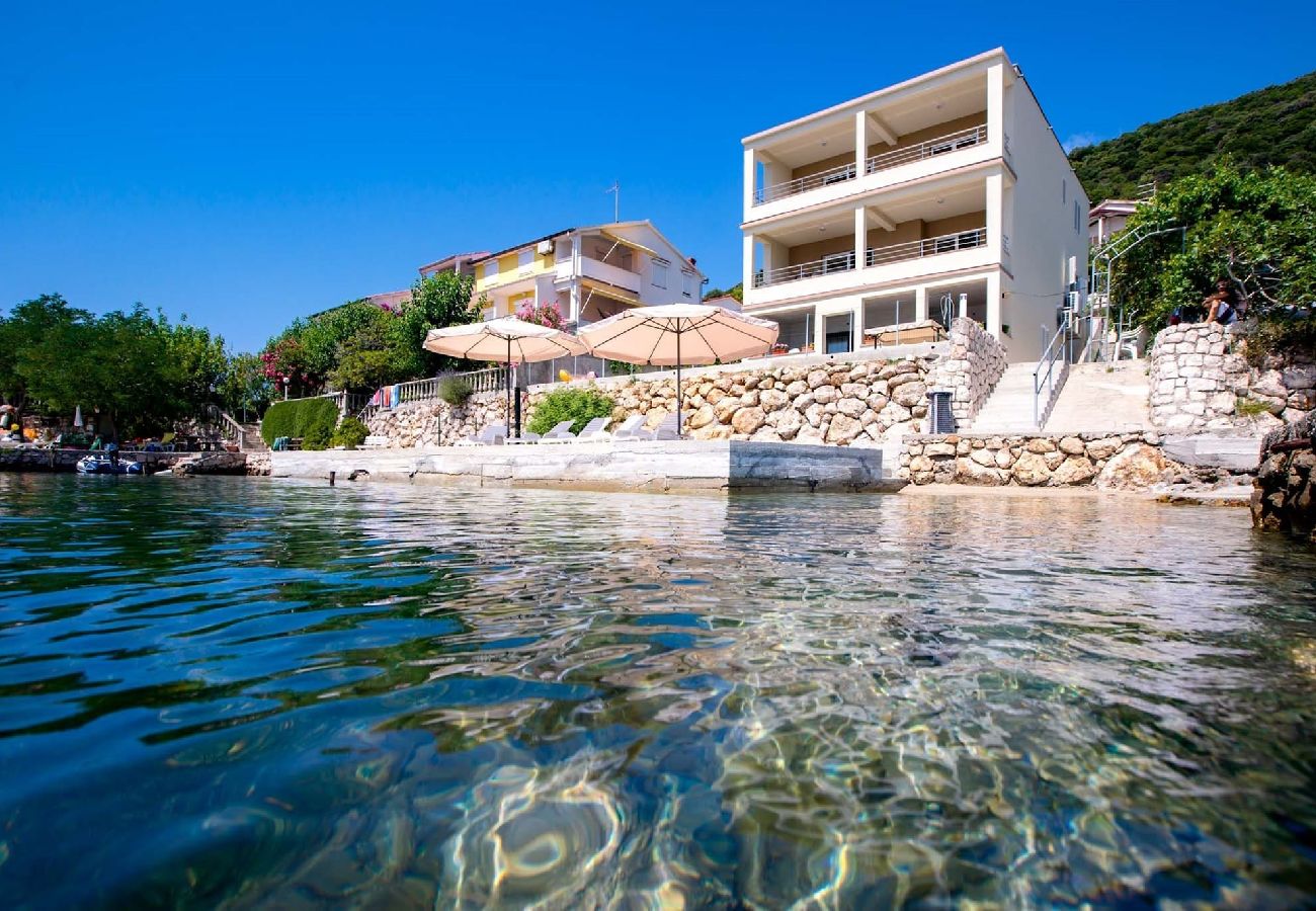 Apartment in Supetarska Draga - Villa Gulli - Apartment Gold with Private Beach