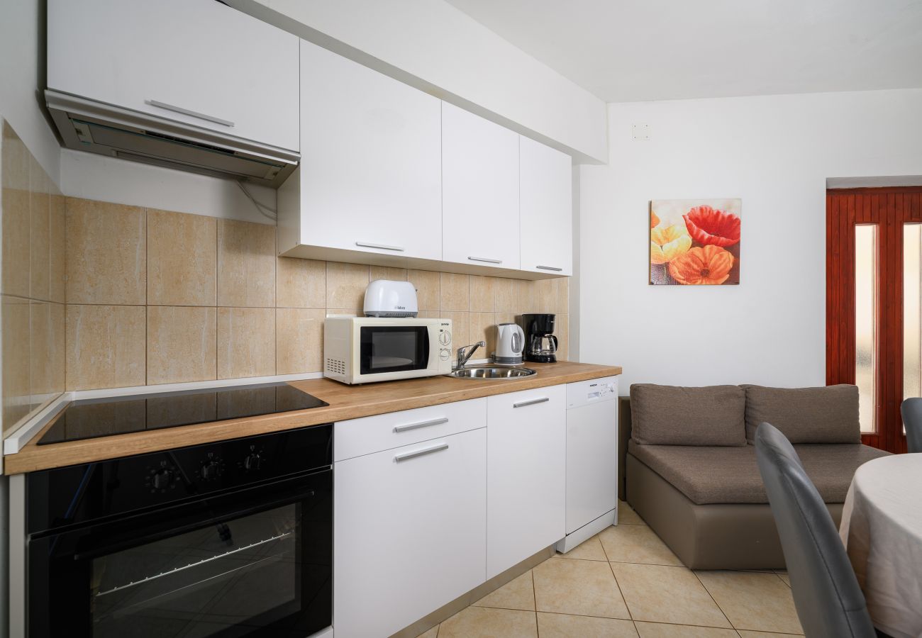 Apartment in Drenje - Relaxing Summer Apartment - Pool, Sauna, Jacuzzi 6