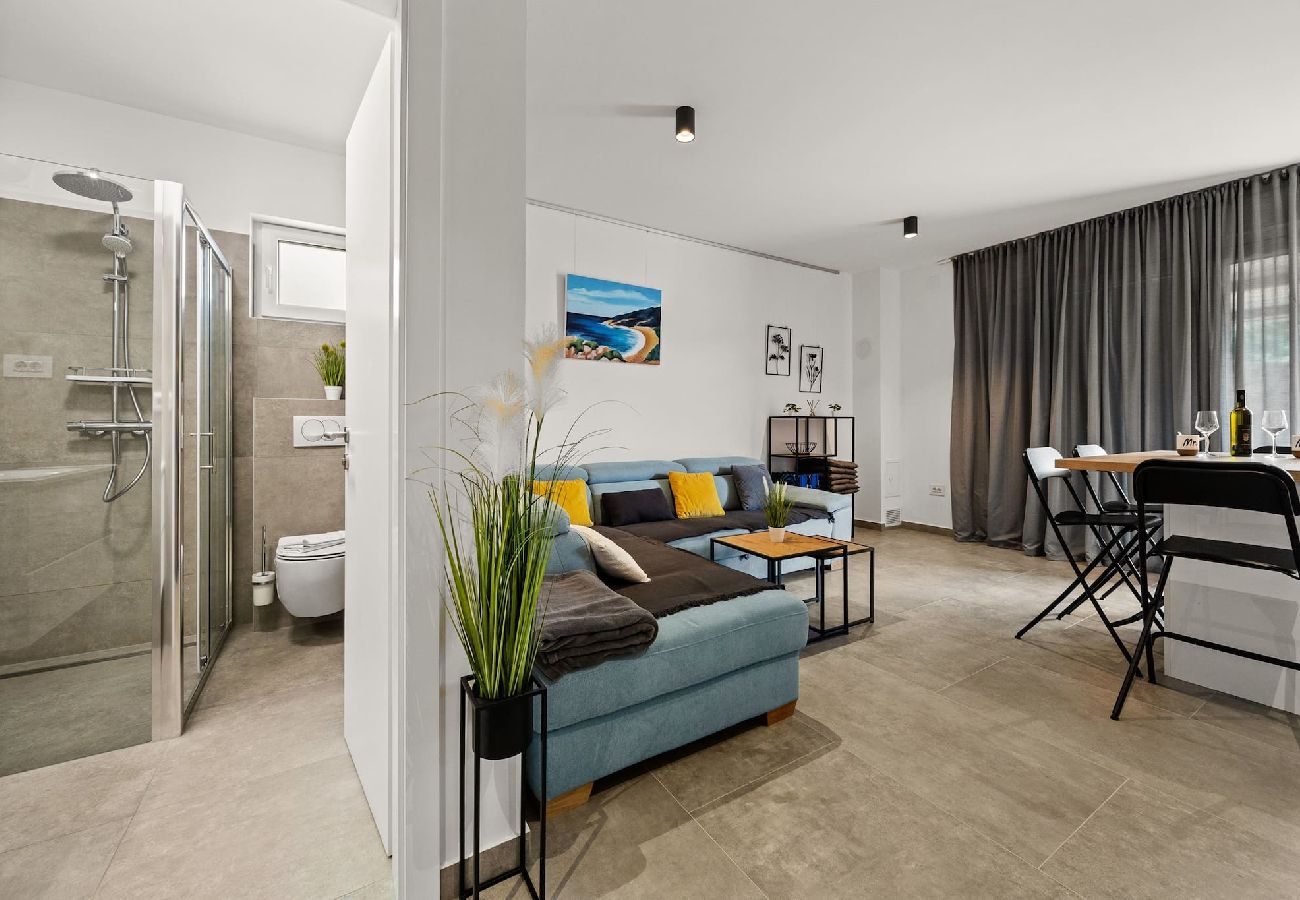 Apartment in Cres - Couple's Vacation with Jacuzzi - Crepsa Paradise