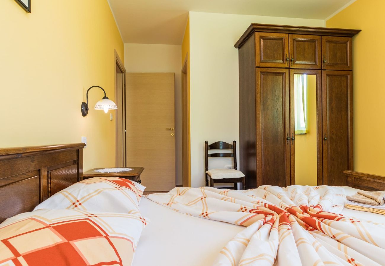 House in Pula - Lovely Family Oasis with Private Pool - Dolinka