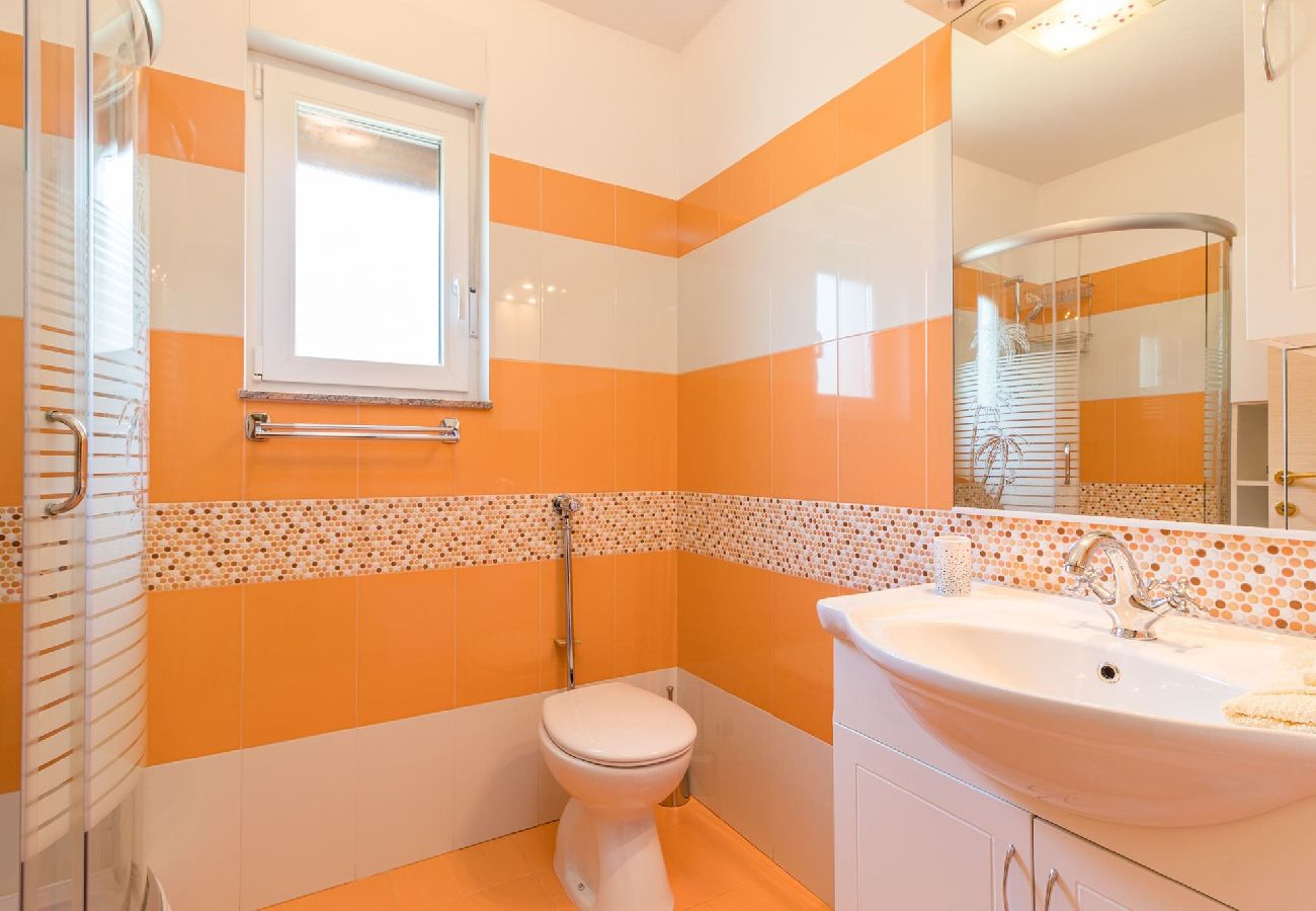 House in Pula - Lovely Family Oasis with Private Pool - Dolinka