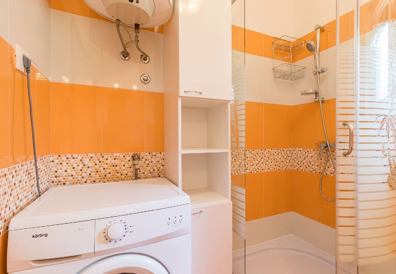 House in Pula - Lovely Family Oasis with Private Pool - Dolinka