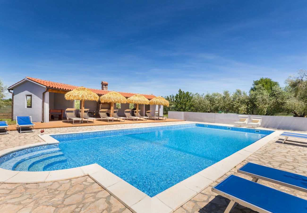 Apartment in Fažana - Modern Apartment with Pool and Garden - Marceta 2