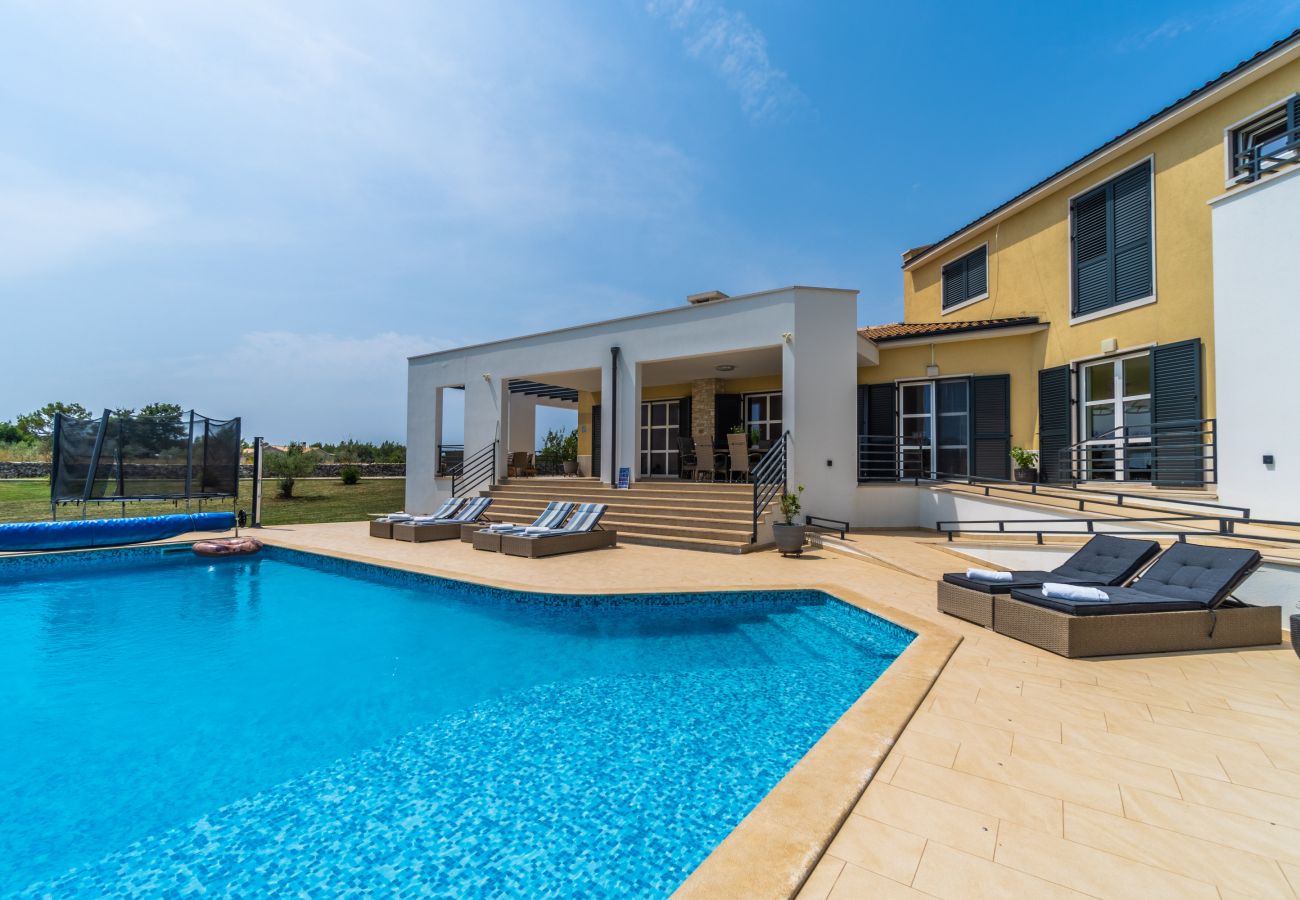 Villa in Filipana - Spiral Garden, Lavender Fields, Pool - Arkaim