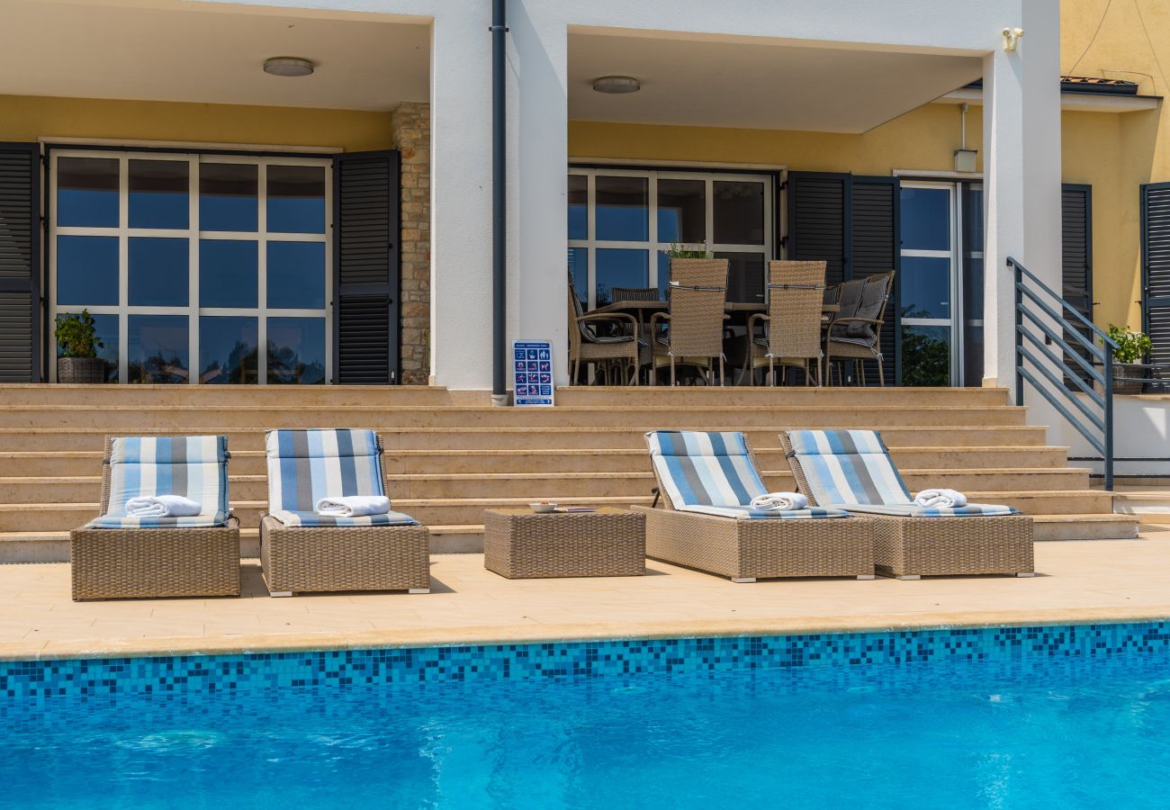 Villa in Filipana - Spiral Garden, Lavender Fields, Pool - Arkaim