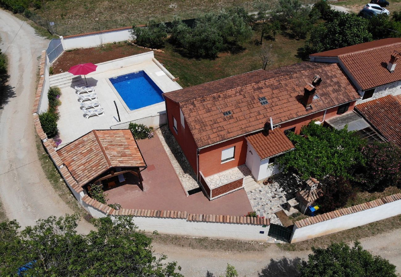 House in Pula - Relaxing Holiday Home Sabina - Private Pool