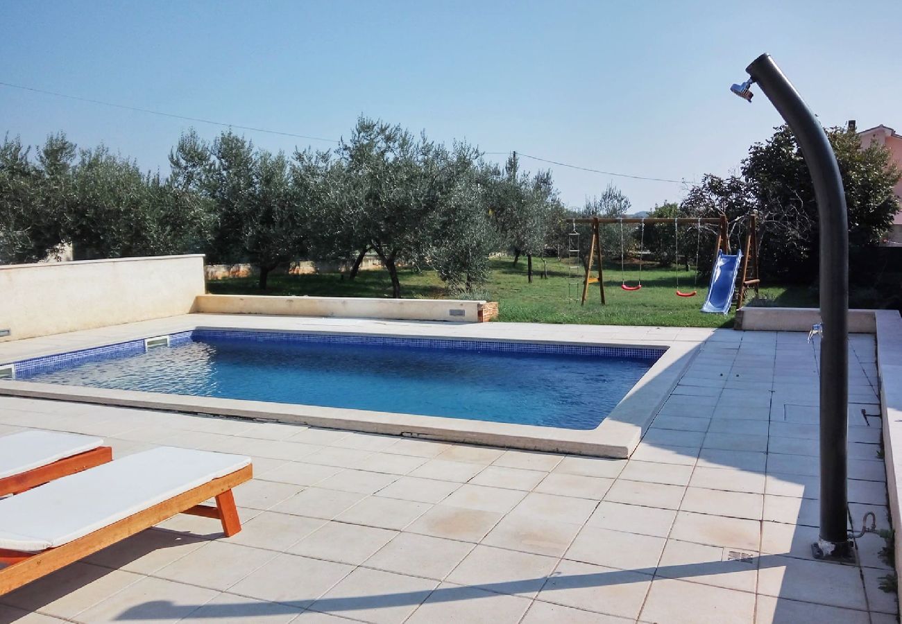 House in Pula - Relaxing Holiday Home Sabina - Private Pool