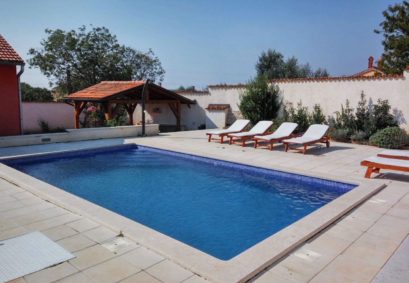 House in Pula - Relaxing Holiday Home Sabina - Private Pool