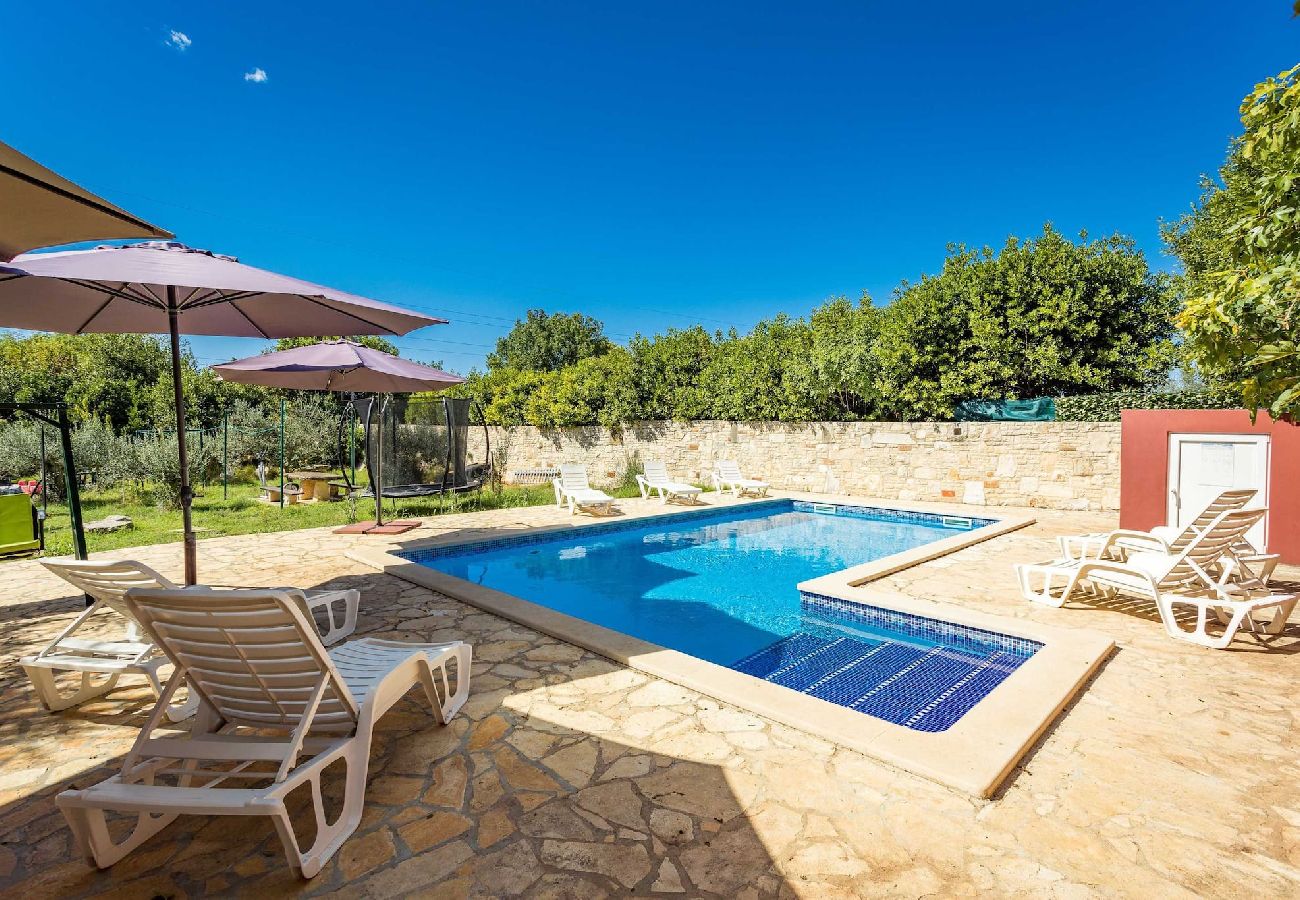 House in Pula - Charming Holiday Home Pina with Private Pool