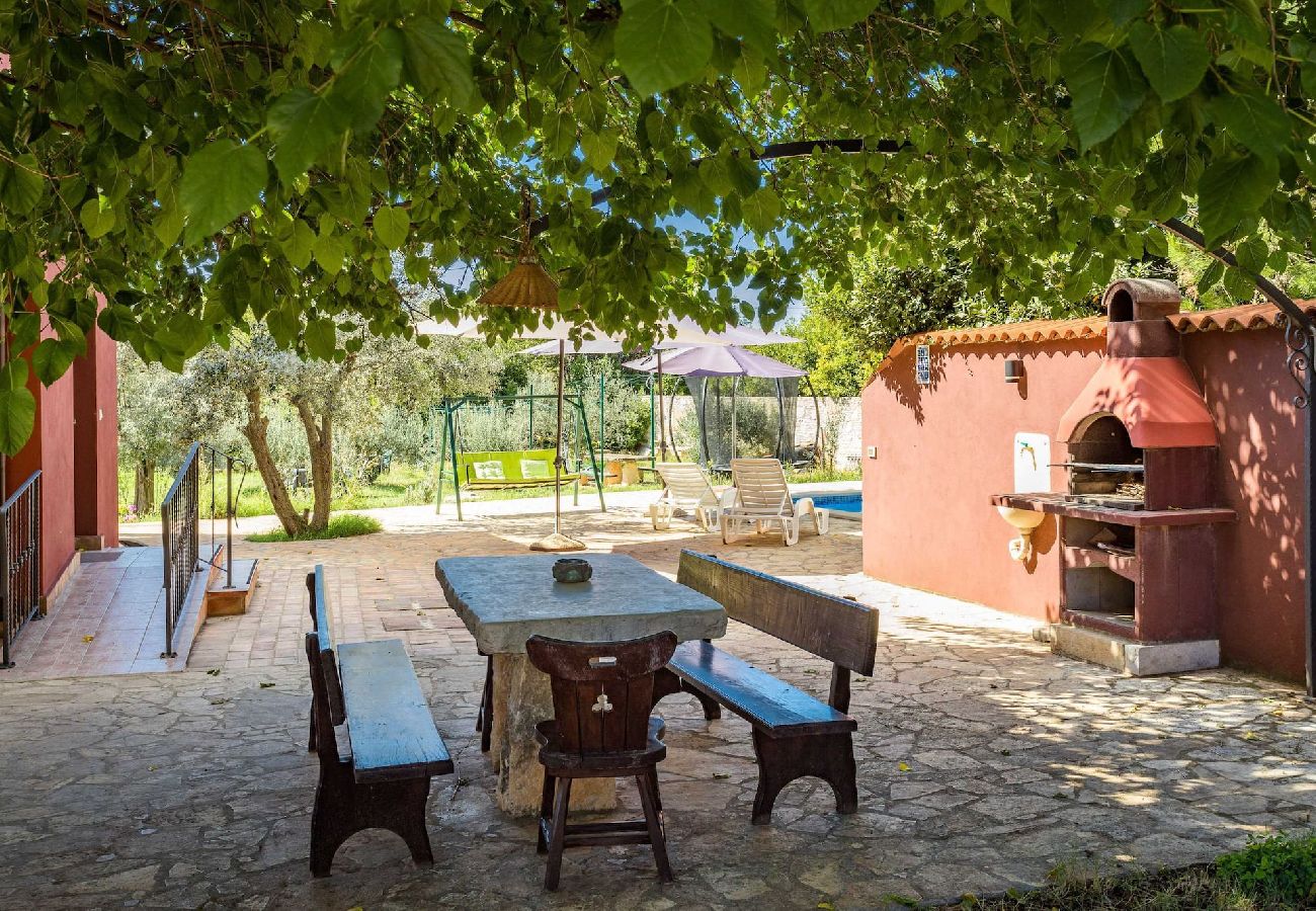 House in Pula - Charming Holiday Home Pina with Private Pool