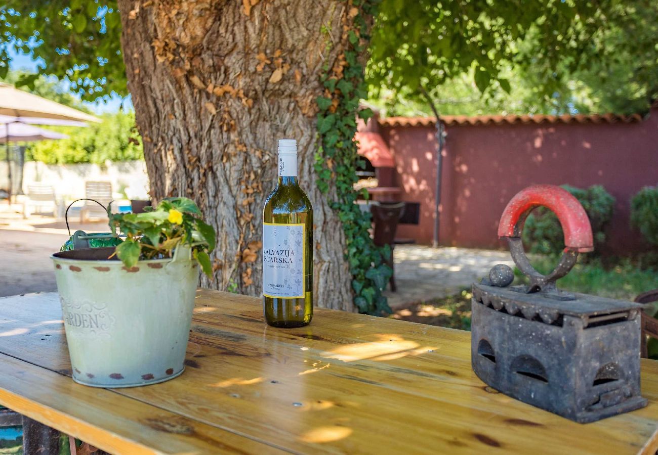 House in Pula - Charming Holiday Home Pina with Private Pool