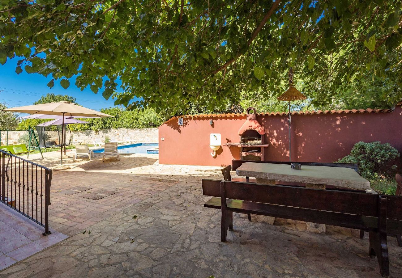 House in Pula - Charming Holiday Home Pina with Private Pool