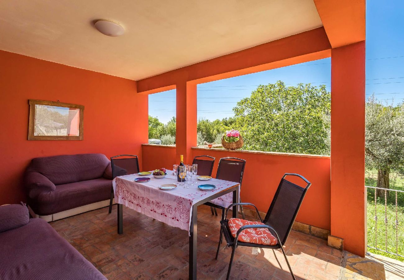 House in Pula - Charming Holiday Home Pina with Private Pool