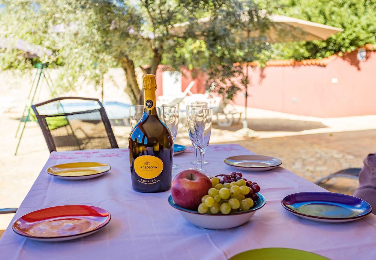 House in Pula - Charming Holiday Home Pina with Private Pool