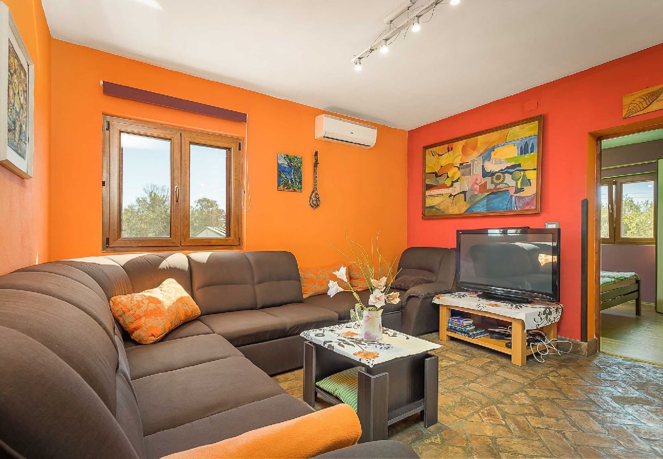 House in Pula - Charming Holiday Home Pina with Private Pool