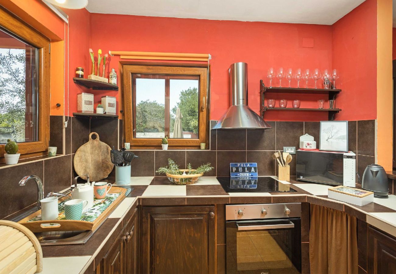 House in Pula - Charming Holiday Home Pina with Private Pool