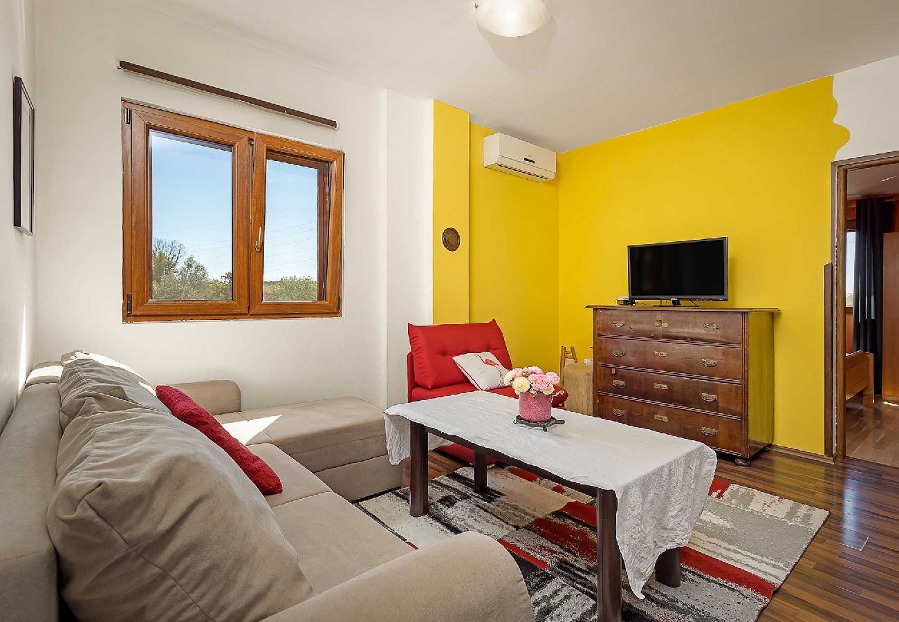 House in Pula - Charming Holiday Home Pina with Private Pool